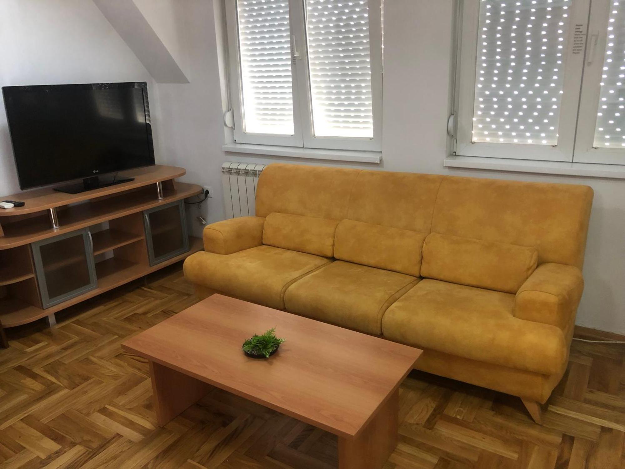 Guest House Sani Скопие Екстериор снимка